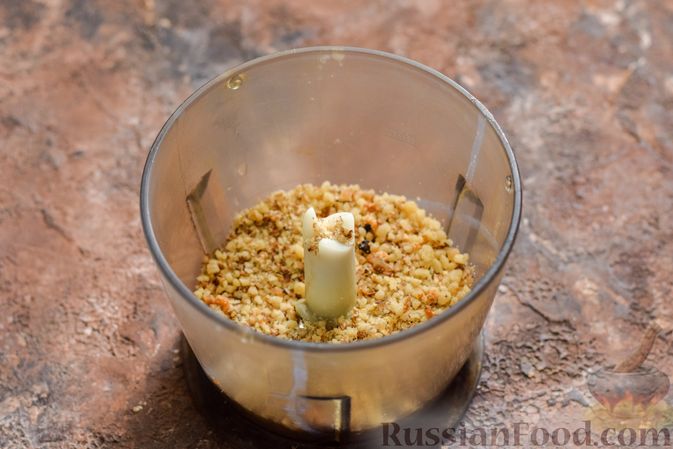 Фото приготовления рецепта: Сливочное желе с орехами - шаг №3