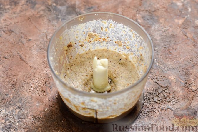 Фото приготовления рецепта: Сливочное желе с орехами - шаг №5