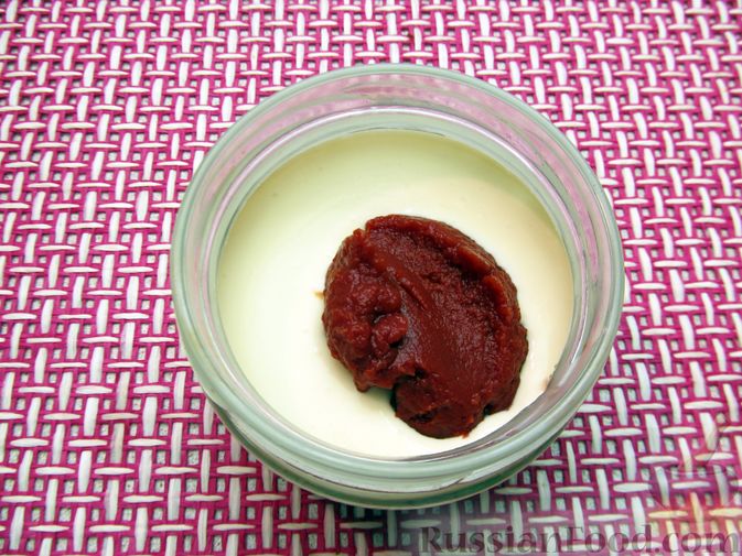 Фото приготовления рецепта: Тушёная капуста со сметанно-томатной заправкой - шаг №10