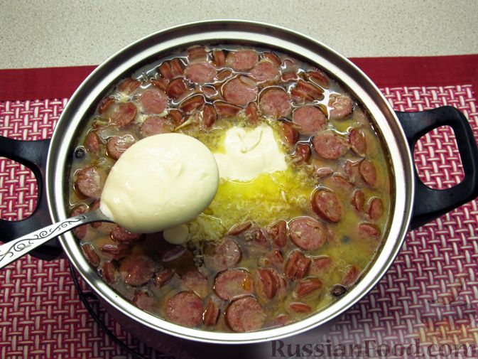 Фото приготовления рецепта: Суп с копчёностями, корнем сельдерея и сметаной - шаг №18