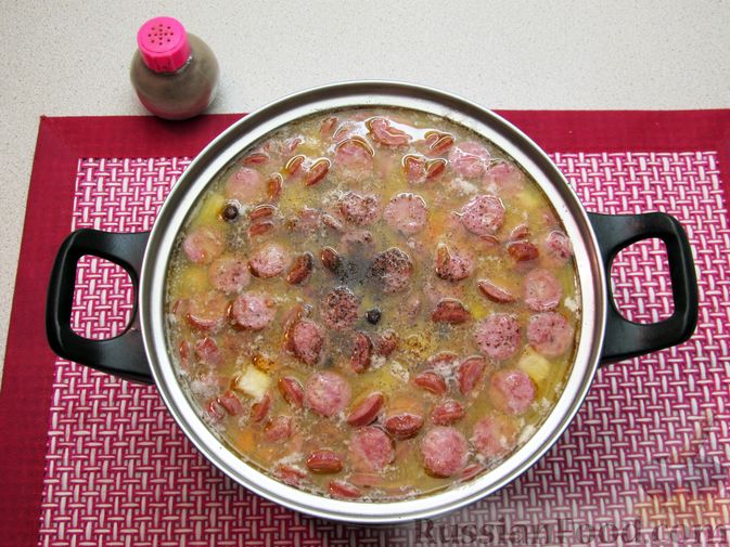 Фото приготовления рецепта: Суп с копченостями, корнем сельдерея и сметаной - шаг №19