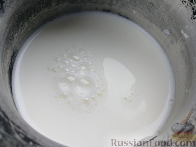 Фото приготовления рецепта: Молочное суфле с черносливом - шаг №2