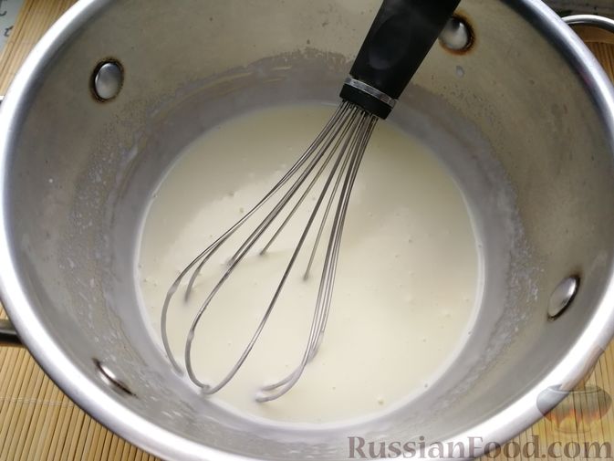Фото приготовления рецепта: Молочное суфле с черносливом - шаг №6
