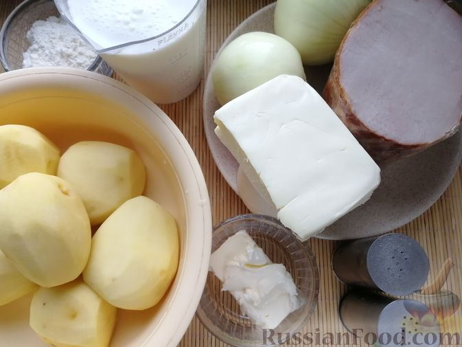 Фото приготовления рецепта: Картофельная запеканка с ветчиной, сыром и соусом бешамель - шаг №1