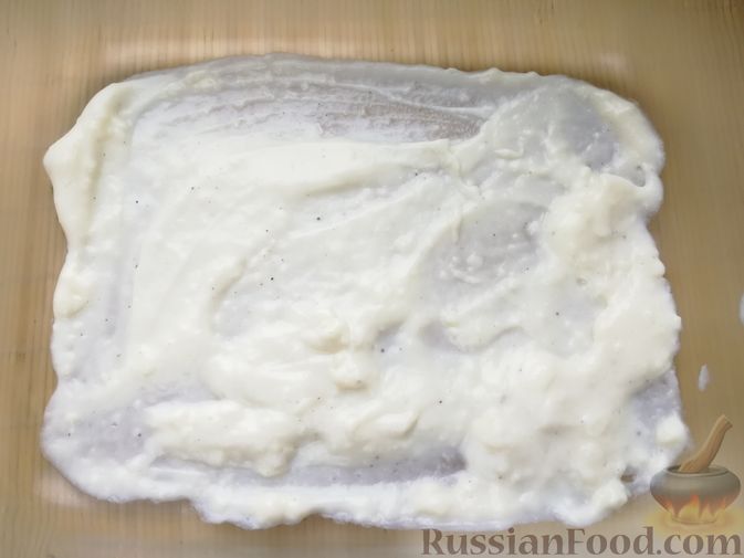 Фото приготовления рецепта: Картофельная запеканка с ветчиной, сыром и соусом бешамель - шаг №7