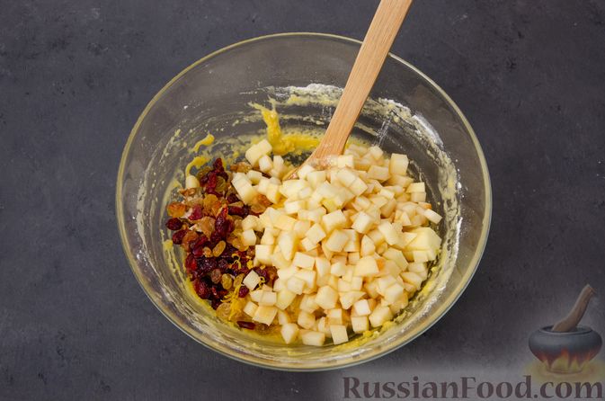 Фото приготовления рецепта: Яблочное печенье с мёдом, сухофруктами и орехами - шаг №11