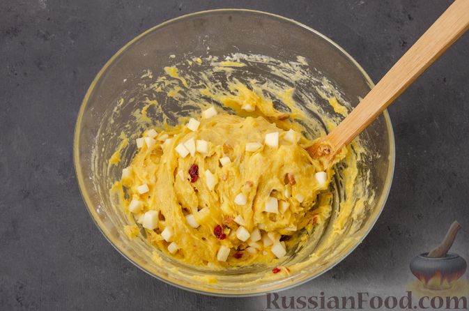 Фото приготовления рецепта: Яблочное печенье с мёдом, сухофруктами и орехами - шаг №12