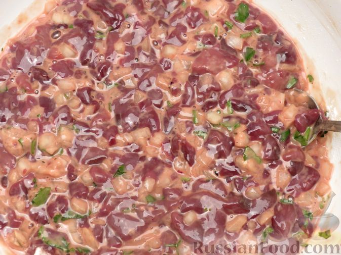 Фото приготовления рецепта: Запечённые рубленые котлеты из куриной печени в томатном соусе - шаг №6