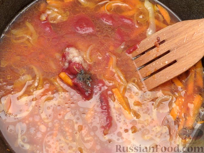 Фото приготовления рецепта: Запечённые рубленые котлеты из куриной печени в томатном соусе - шаг №14