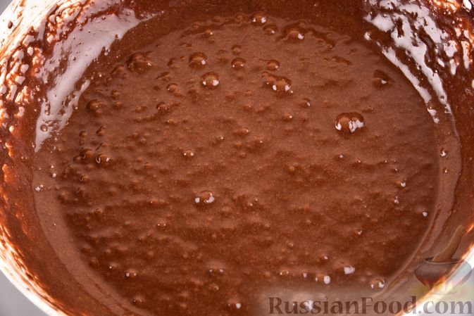 Фото приготовления рецепта: Шоколадные брауни с безе "Привидения" - шаг №5