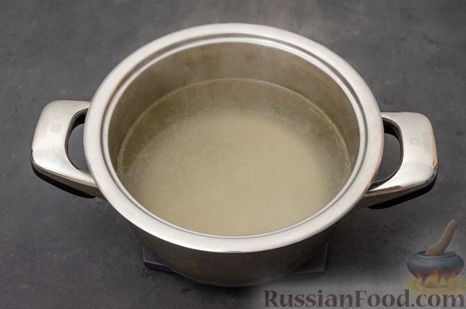 Фото приготовления рецепта: Куриный суп с картофелем - шаг №5