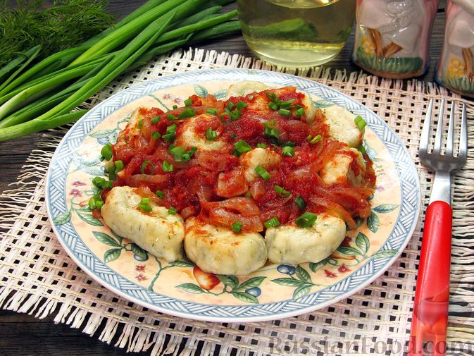 Фото приготовления рецепта: Несладкие ленивые вареники с томатным соусом - шаг №20