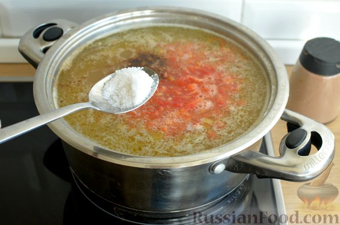 Фото приготовления рецепта: Суп с чечевицей и мясным фаршем - шаг №14