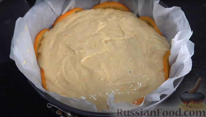 Фото приготовления рецепта: Апельсиновый пирог - шаг №8