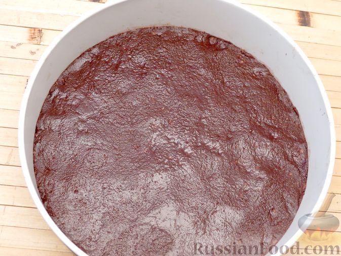 Фото приготовления рецепта: Шоколадный торт со сливочным сыром (без выпечки) - шаг №8