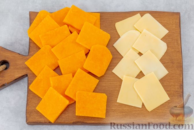 Фото приготовления рецепта: Тыква, запечённая с сыром, в беконе - шаг №2