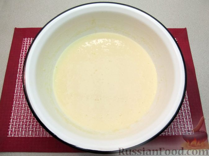 Фото приготовления рецепта: Толстые дрожжевые блины на молоке - шаг №8