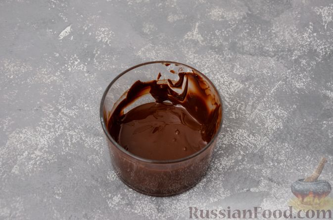 Фото приготовления рецепта: Шоколадно-ореховый десерт с финиками и кокосовой стружкой (брауни без выпечки) - шаг №9