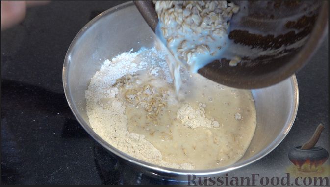 Фото приготовления рецепта: Овсяный хлеб с мёдом (по скандинавскому рецепту) - шаг №2
