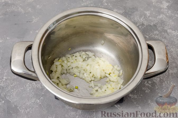 Фото приготовления рецепта: Сливочный суп с мясным фаршем и консервированной кукурузой - шаг №3