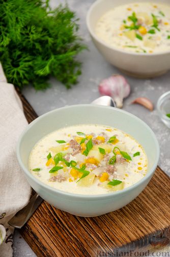 Фото приготовления рецепта: Сливочный суп с мясным фаршем и консервированной кукурузой - шаг №13