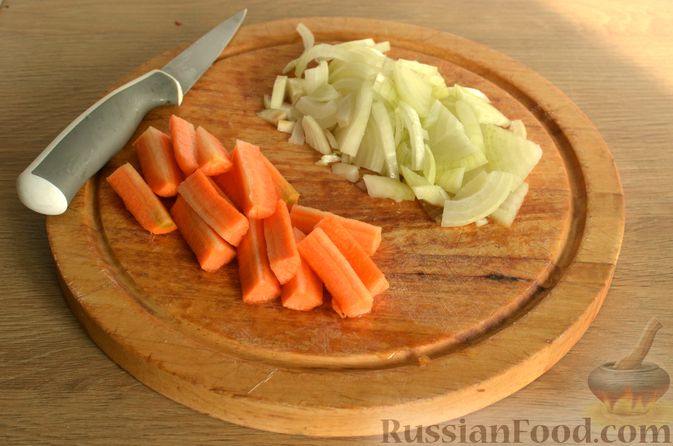 Фото приготовления рецепта: Суп с индейкой и овощами - шаг №2