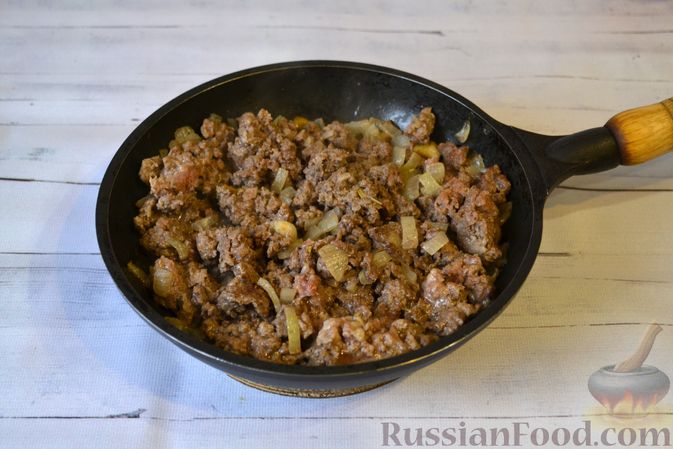 Фото приготовления рецепта: Запеканка из макарон с мясным фаршем и тыквой - шаг №6