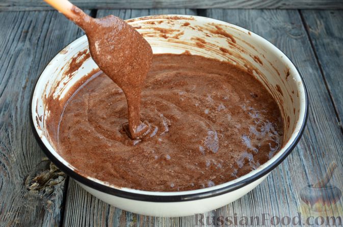 Фото приготовления рецепта: Опавший шоколадный пирог с миндальной мукой, на оливковом масле - шаг №12