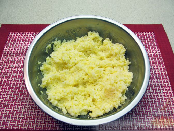 Фото приготовления рецепта: Рисовые крокеты с сыром (в духовке) - шаг №6
