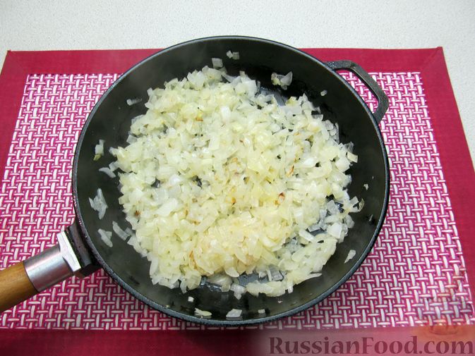 Фото приготовления рецепта: Капуста, тушенная с фасолью, картофелем и томатной пастой - шаг №14