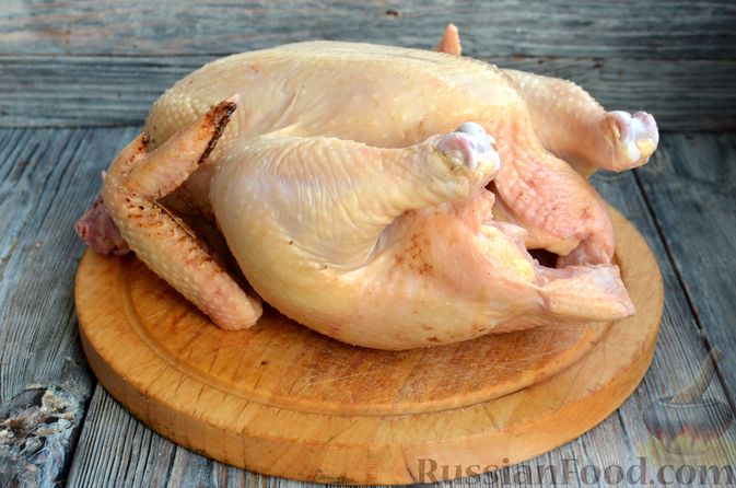 Фото приготовления рецепта: Курица, тушенная в пряном йогуртовом соусе, с кешью и изюмом - шаг №1