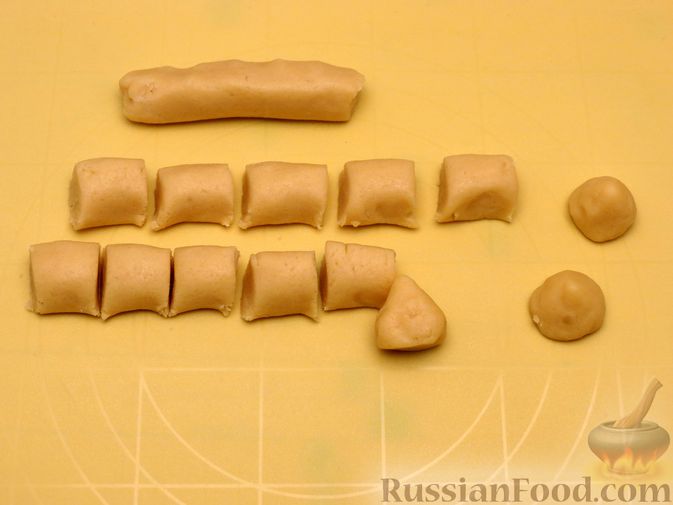 Фото приготовления рецепта: Песочное печенье "Трюфели" с коньяком - шаг №6