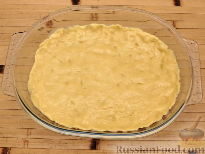 Фото приготовления рецепта: Тёртый пирог с кизилом и яблоками - шаг №9