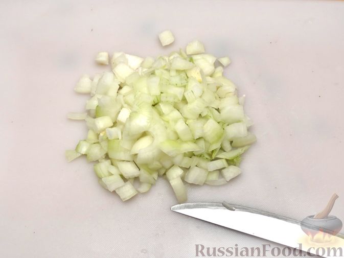 Фото приготовления рецепта: Индейка, тушенная с овощами в томатном соусе, с сыром - шаг №3
