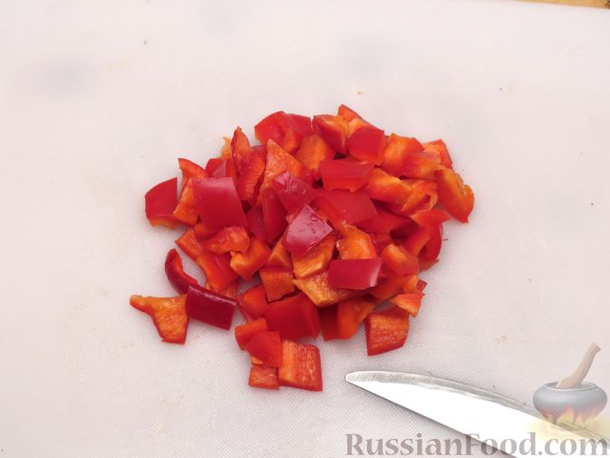 Фото приготовления рецепта: Индейка, тушенная с овощами в томатном соусе, с сыром - шаг №4