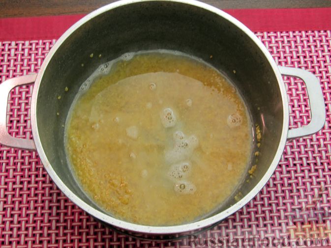 Фото приготовления рецепта: Булгур со сливочно-грибным соусом - шаг №3