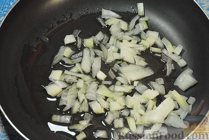 Фото приготовления рецепта: Солянка с копчёностями и куриными фрикадельками - шаг №8