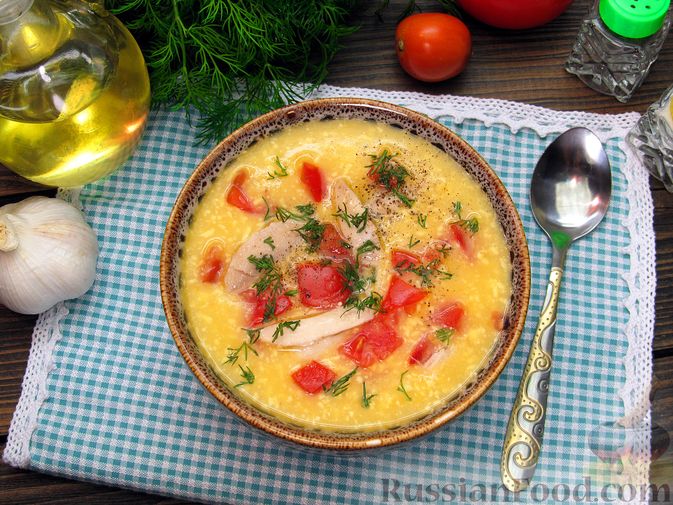 Фото к рецепту: Картофельный суп-пюре с сыром, курицей и свежими помидорами