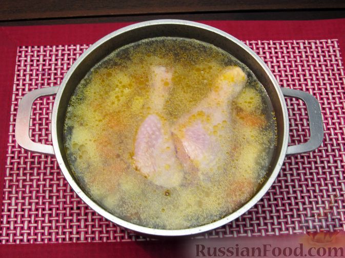 Фото приготовления рецепта: Картофельный суп-пюре с сыром, курицей и свежими помидорами - шаг №9