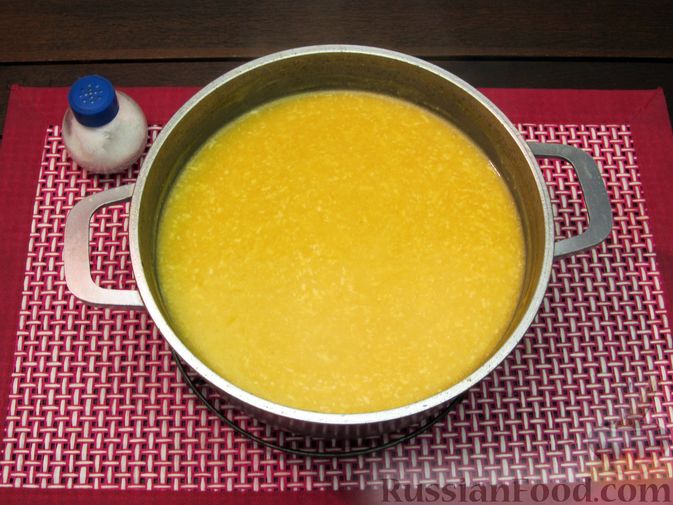 Фото приготовления рецепта: Картофельный суп-пюре с сыром, курицей и свежими помидорами - шаг №16