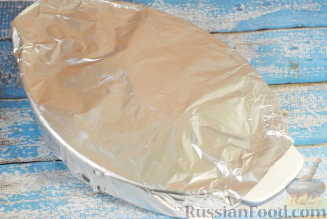 Фото приготовления рецепта: Свинина, запечённая с хурмой и болгарским перцем в пряной масляно-медовой глазури - шаг №7