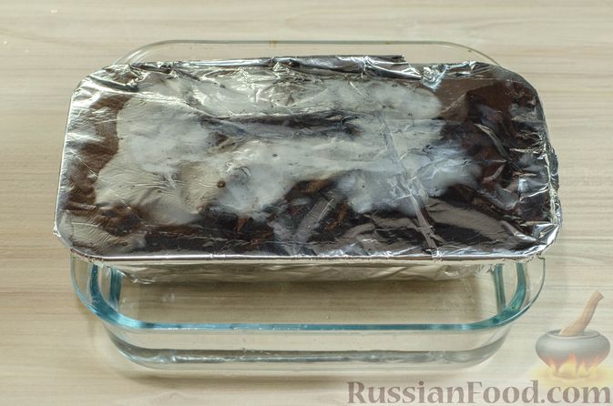 Фото приготовления рецепта: Мясной террин с черносливом и фисташками - шаг №16