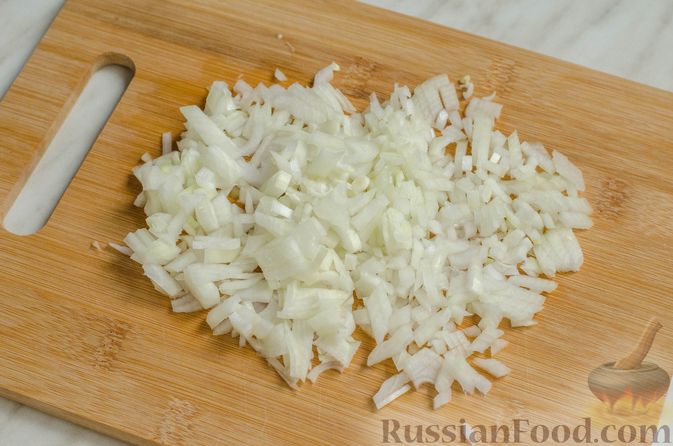 Фото приготовления рецепта: Рисовый рулет с шампиньонами, стручковой фасолью и сыром - шаг №8