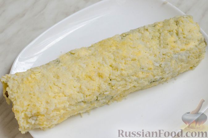 Фото приготовления рецепта: Рисовый рулет с шампиньонами, стручковой фасолью и сыром - шаг №22