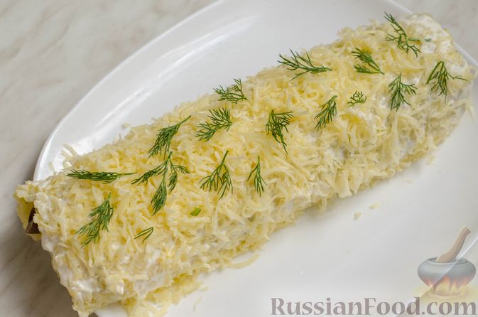 Фото приготовления рецепта: Рисовый рулет с шампиньонами, стручковой фасолью и сыром - шаг №23