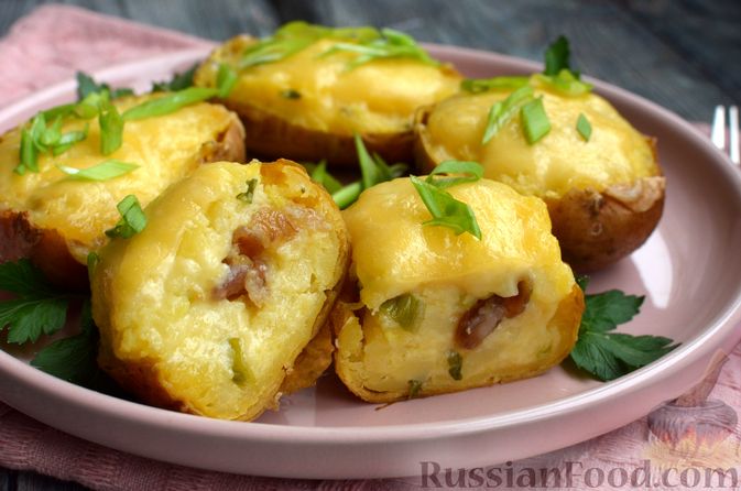 Фото приготовления рецепта: Картофель, фаршированный сыром, сметаной и беконом - шаг №14