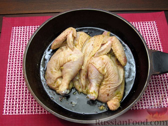 Фото приготовления рецепта: Цыплёнок табака (тапака) с лаймом - шаг №11
