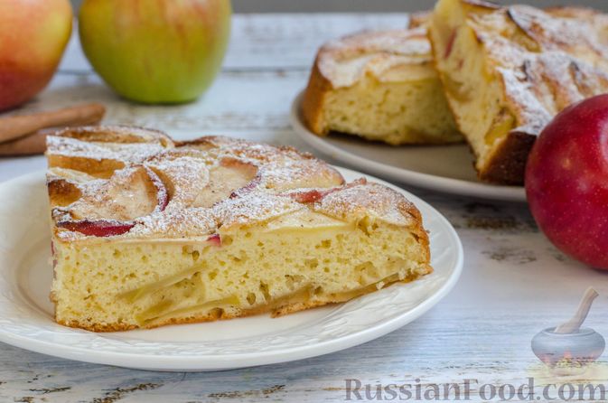 Фото к рецепту: Пирог с яблоками и корицей