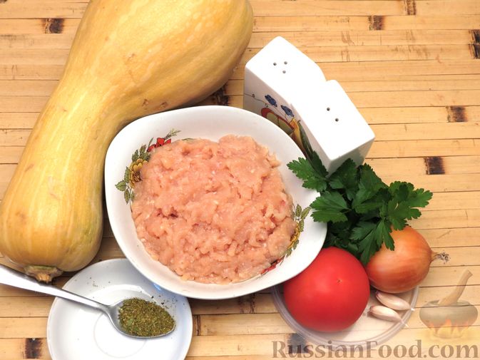 Фото приготовления рецепта: Запечённая тыква с куриным фаршем и помидорами - шаг №1