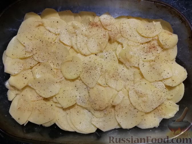 Фото приготовления рецепта: Запеканка с картофелем, тыквой и фаршем из куриных потрошков - шаг №3